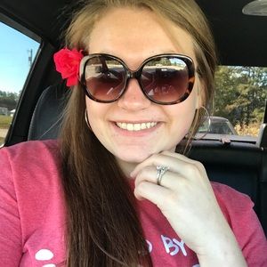 Meet your Posher, Catie